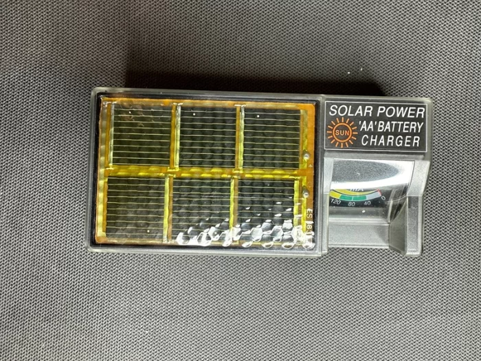 شارژر خورشیدی باتری AA مناسب باتری قلمی